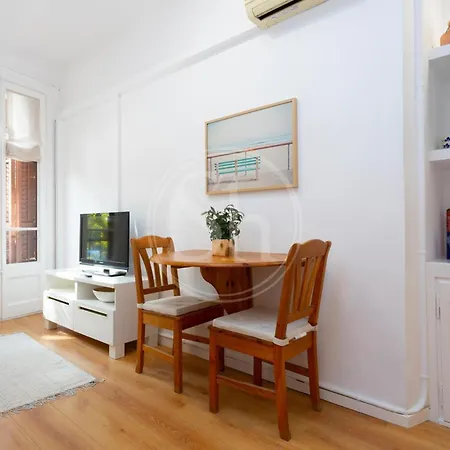 Cozy Near Sagrada Familia Apartament